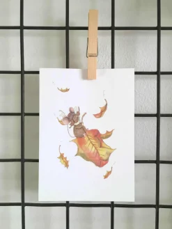 Anillustration Wenskaarten^Ansichtkaart Pilootmuis op herfstblad